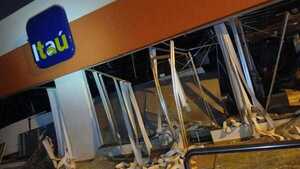 Banda armada destruye banco durante asalto en Katueté