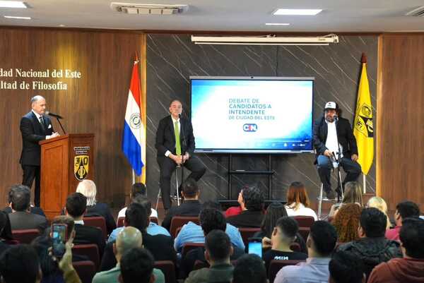 Popular / (VIDEO)Mujica arrugó en debate de candidatos de CDE donde Kelembú abogó por regularizar "kilombos"