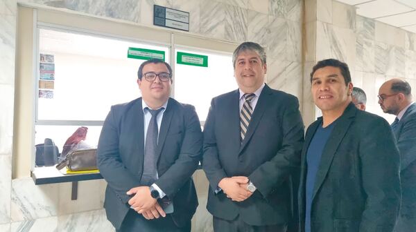 Juez desestima demanda insania de Salvador Cabañas