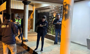 Ataque a tiros en casa de un ex empleado de casa de cambios en PJC, atacante dejó nota de amenaza - OviedoPress