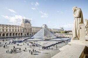 Los sospechosos del robo del Louvre "admiten parcialmente su participación", según la fiscal de París