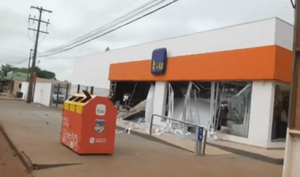 Casi un millón de dólares llevaron delincuentes en asalto tipo comando - Noticiero Paraguay