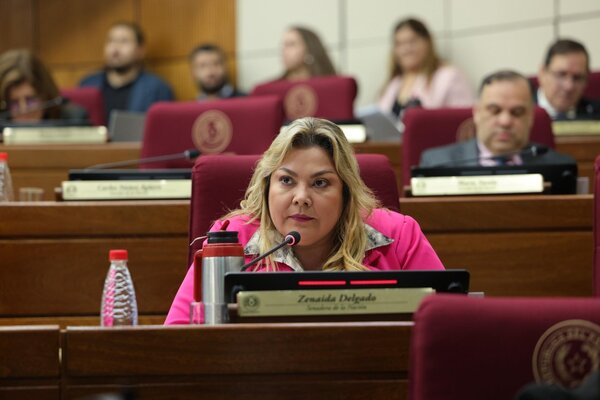 Denuncian a la senadora Zenaida Delgado por presunto "peaje salarial" a funcionarios del Senado