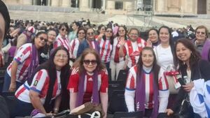El papa León saludó a peregrinos paraguayos en Roma