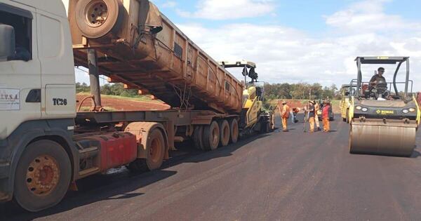 Diario HOY | Constructores reclaman pagos atrasados y ministro habla de “obsesión” en cobrar