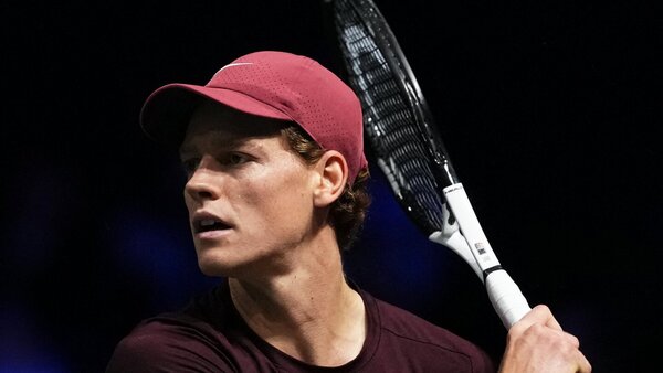 Sinner supera a Cerundolo en París