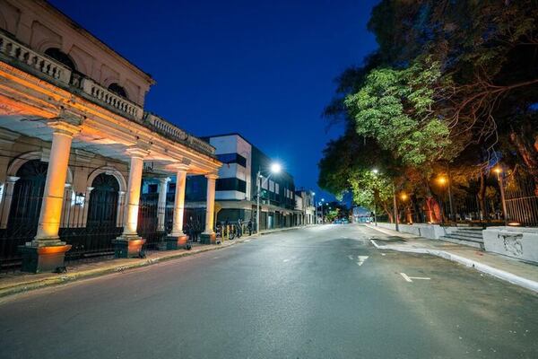 Inauguran primer tramo de alumbrado LED en el centro de Asunción - Nacionales - ABC Color