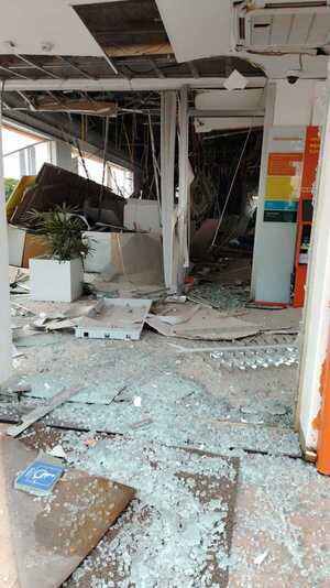 Katueté: explosivos, drones y más de USD 900 000 sustraídos tras robo tipo comando - PDS RADIO Y TV