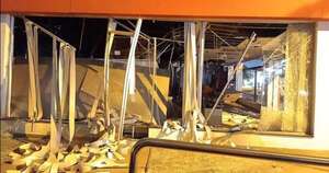 La Nación / Se llevan USD 910 mil en asalto a sede bancaria