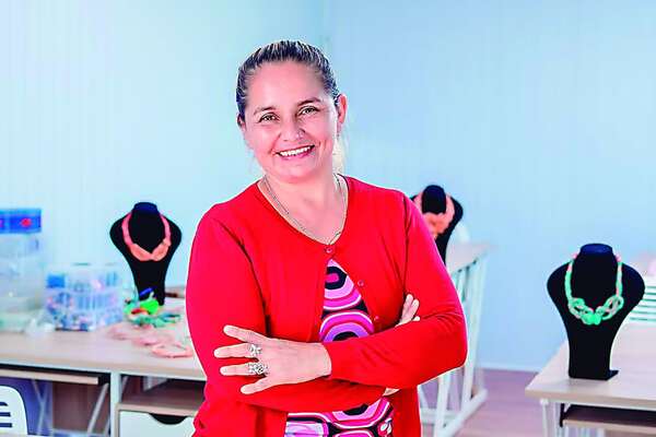 Cateura Accesorios: la belleza reciclada que transforma el Bañado