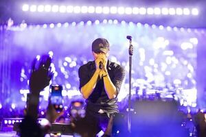 Enrique Iglesias vuelve a su “lugar mágico”: el amor inesperado entre la India y su música - Música - ABC Color