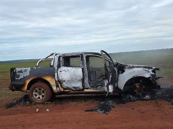 Asalto a banco en Katueté: Hallan camioneta incinerada en medio de un sojal de Itakyry - ABC en el Este - ABC Color