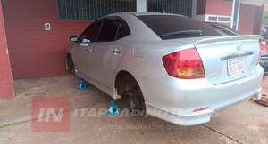 AUTOMÓVIL AMANECIÓ “SOBRE TACOS” EN ENCARNACIÓN