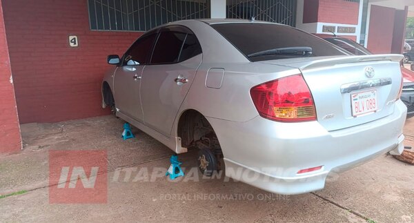 AUTOMÓVIL AMANECIÓ “SOBRE TACOS” EN ENCARNACIÓN