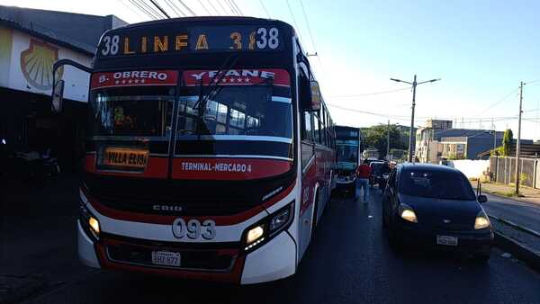 Choque entre buses deja más de 20 heridos en Villa Elisa