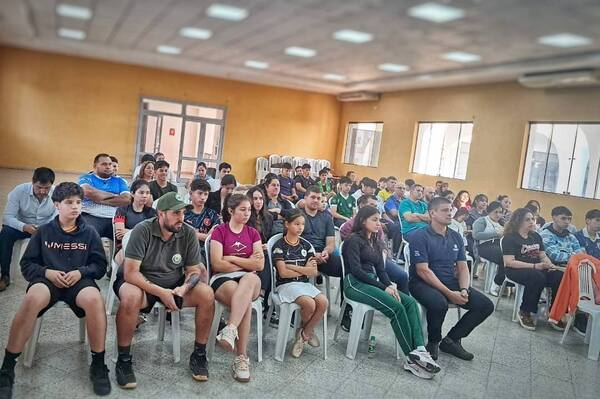 Gobernación de Guairá entregó indumentarias a atletas