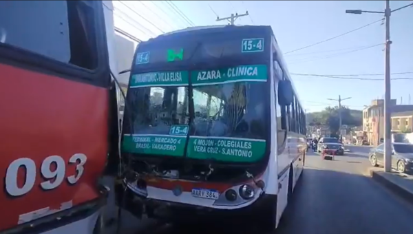 Choque entre colectivos deja varios heridos en Villa Elisa