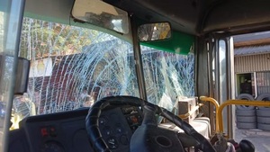 Choque de buses deja 21 heridos leves en Villa Elisa