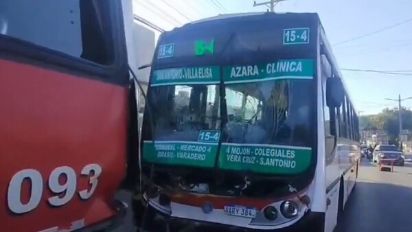 17 pasajeros resultan heridos tras un choque de colectivos en Villa Elisa