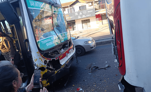 Choque de buses deja cerca de 16 heridos en Villa Elisa - Noticiero Paraguay
