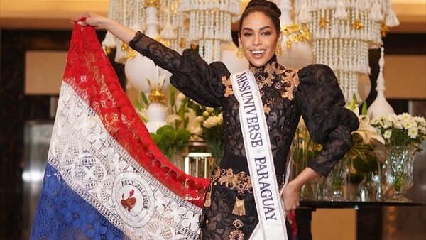 Popular / (VIDEO) ¡Miss Universo Paraguay llegó a Tailandia homenajeando a su reina!