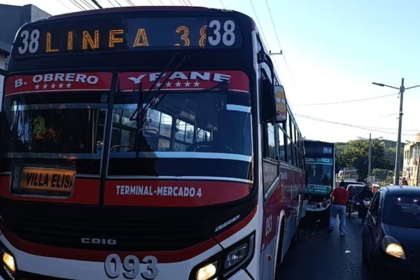 Choque entre dos buses en Villa Elisa deja 16 heridos - ADN Digital