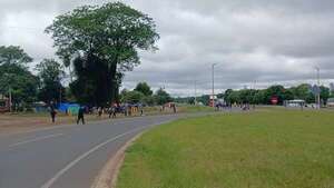 Nativos sin respuestas: llevan más de un mes manifestándose en el km 175 de la Ruta PY02 exigiendo asistencia del Indi - Nacionales - ABC Color
