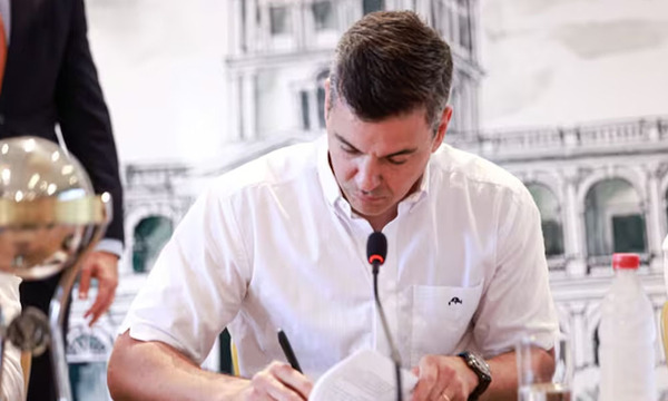 Santiago Peña firma decreto que cataloga al PCC y al CV como organizaciones terroristas - OviedoPress