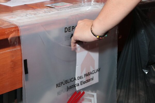 Jueza electoral da la razón a la ANR: PLRA no podrá tener apoderados en CDE - ADN Digital