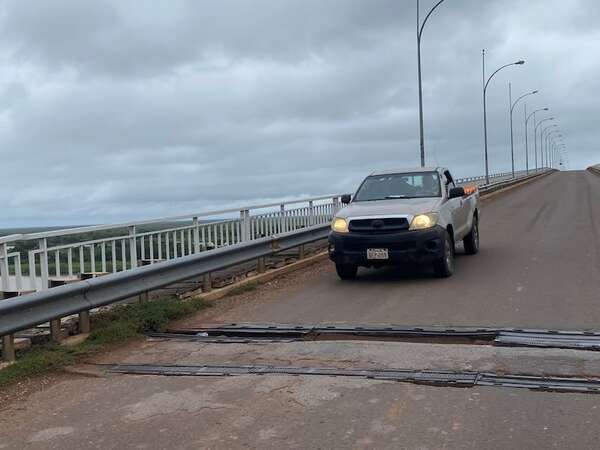 Deterioros en el puente Nanawa ponen en riego su seguridad  - Nacionales - ABC Color