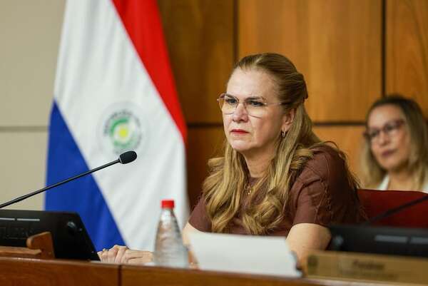 Filizzola denuncia “privatización silenciosa de la salud” y cuestiona licitación oftalmológica - Nacionales - ABC Color