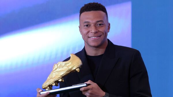 Mbappé recibe la Bota de Oro