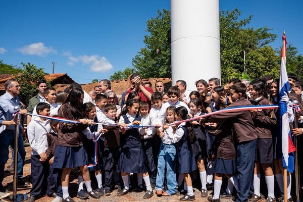 FAMILIAS DE SANTA MARÍA MISIONES INAUGURAN SISTEMA QUE ASEGURA ABASTECIMIENTO DE AGUA POTABLE