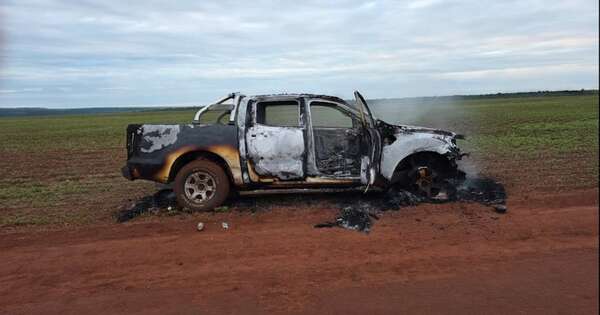 La Nación / Incineran camioneta utilizada en robo al banco de Katueté y huyen hacia estancia invadida