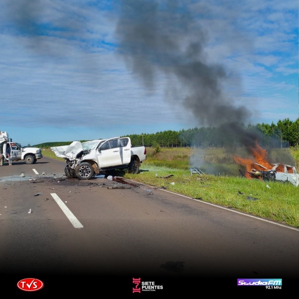 TRÁGICO CHOQUE FRONTAL SOBRE LA RUTA NACIONAL 12 EN ITUZAINGÓ CORRIENTES - «TVS DIGITAL»