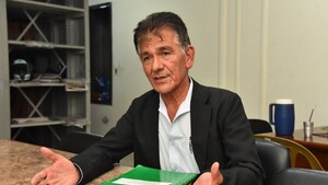 Tras tres años sin trabajo, abogado pide que levanten inhabilitación de su matrícula