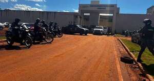 La Nación / Bajo máxima seguridad, trasladan a “Tío Rico” desde Minga Guazú a la capital