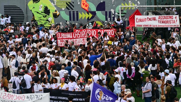 Residentes de las favelas de Río de Janeiro protestan contra la "masacre" policial