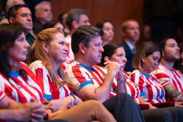 Ministros en la mira: Diputados cartistas tiran dardos contra Gabinete de Peña - Política - ABC Color