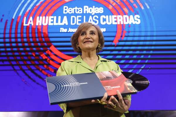 Berta Rojas firmará hoy su nuevo disco en tres locales de Asunción - Música - ABC Color