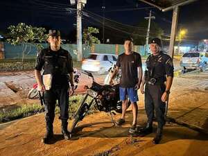 Policía recupera una moto denunciada como robada - Nacionales - ABC Color