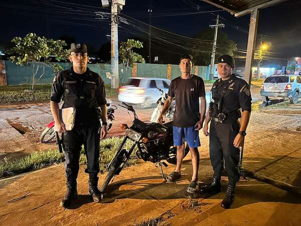 Policía recupera una moto denunciada como robada - Nacionales - ABC Color