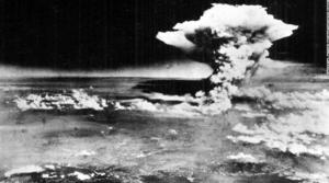 Los supervivientes de la bomba atómica critican a Trump por ordenar ensayos nucleares: "Es inaceptable"