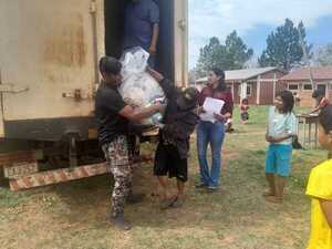 Comunidades indígenas reciben kits de víveres en Itapúa