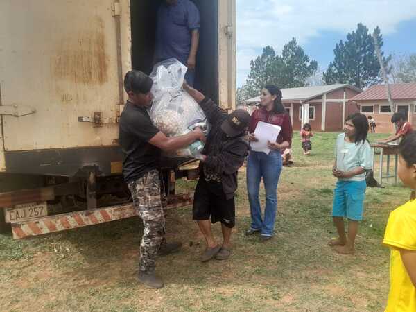 Comunidades indígenas reciben kits de víveres en Itapúa