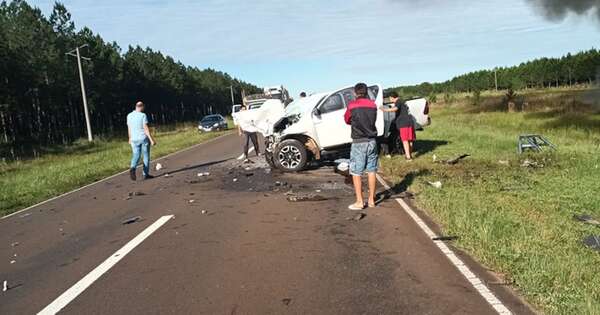 La Nación / Dos paraguayos fallecieron en accidente de tránsito tras choque frontal de vehículos