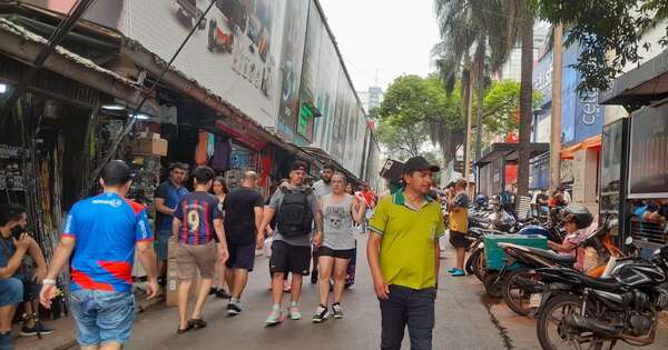 La Nación / Ley de Marcas: incautaron de una galería de CDE más de 400 artículos electrónicos