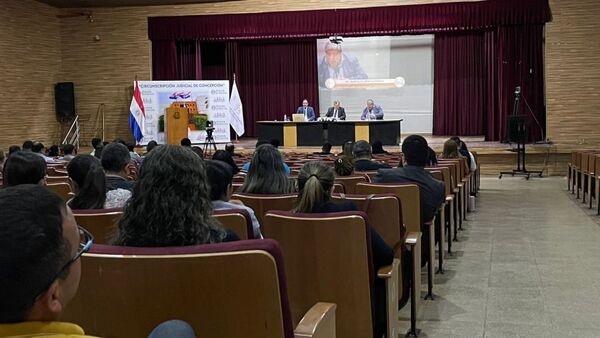El jurista argentino Dr. Marcelo López Alfonsín participó como catedrático internacional en el curso de Especialización en Argumentación Jurídica
