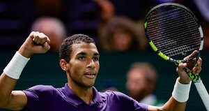Versus / El canadiense Auger-Aliassime derrota a Bublik en semifinales del Masters 1000 de París
