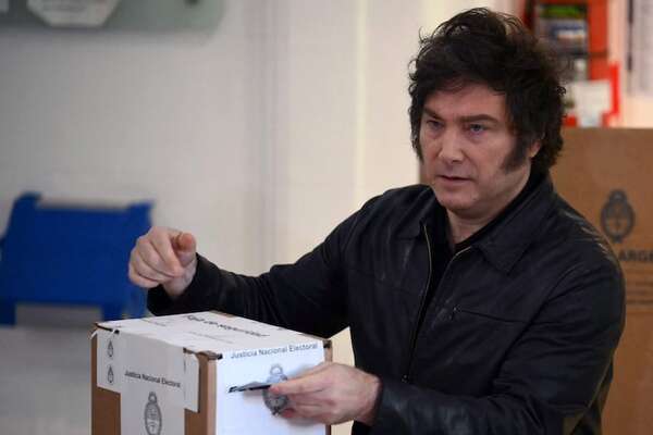 Una sucesión de renuncias obliga a Milei a acelerar cambios en su Gabinete - Mundo - ABC Color